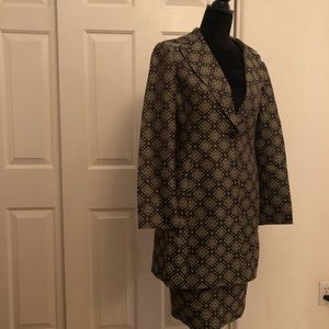 Blazer & skirt suit, coordinating set.